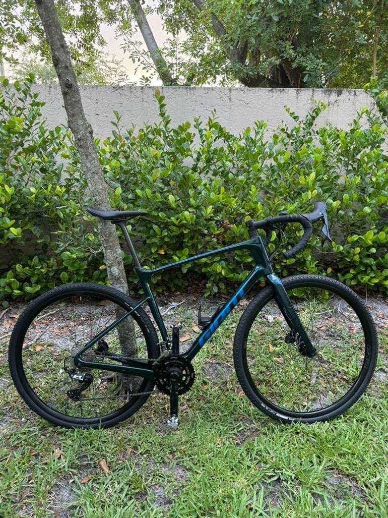Used Giant Revolt Advanced 2 2022 2022 Road & Gravel, Black — image 1 of 3