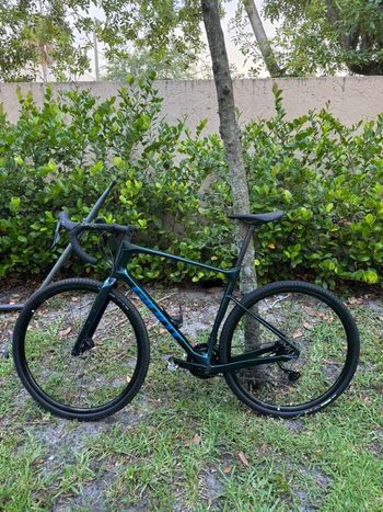 Used Giant Revolt Advanced 2 2022 2022 Road & Gravel, Black — image 2 of 3