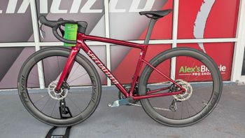 Used Specialized Tarmac SL8 Pro - SRAM Force AXS 2026 2026 Road & Gravel, Red — image 2 of 5