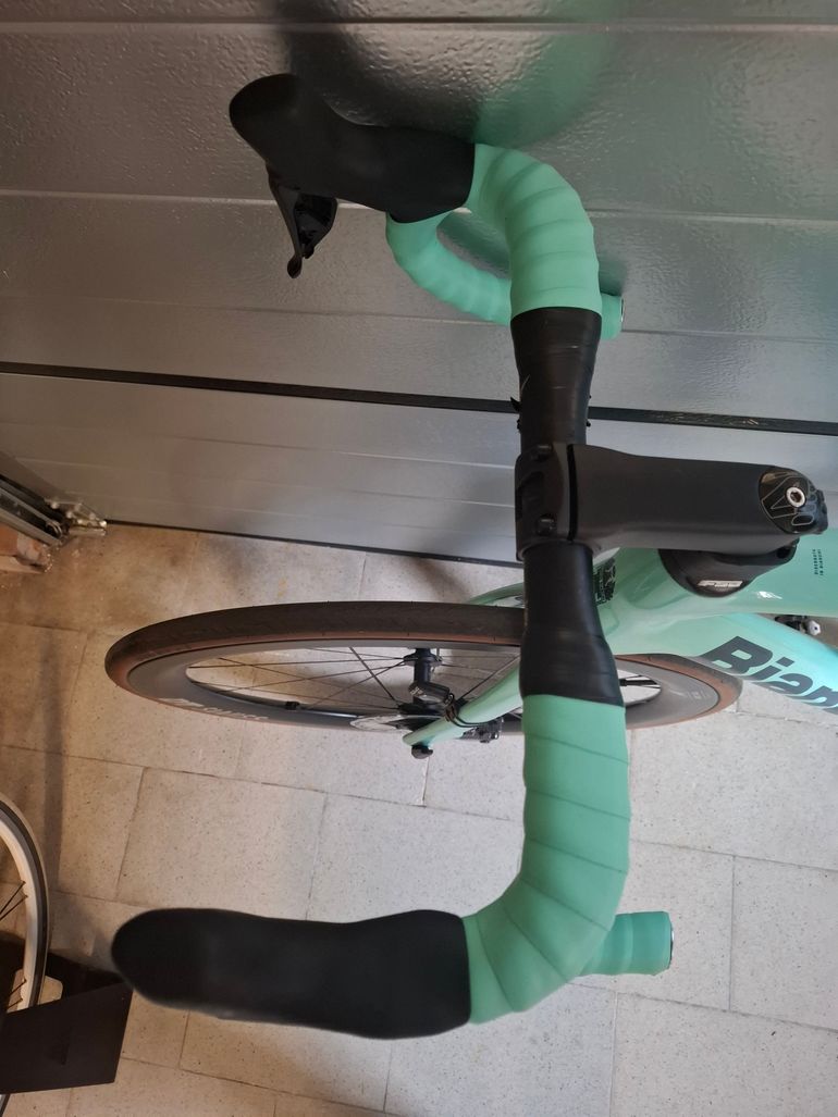 Used Bianchi Infinito ULTEGRA DI2 2025 2025 Road & Gravel — image 9 of 11