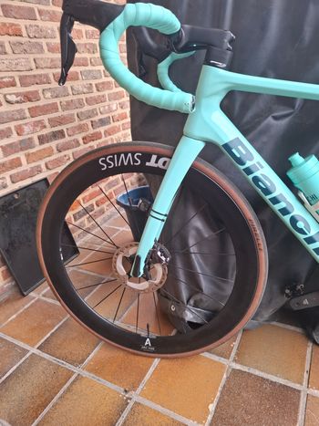 Used Bianchi Infinito ULTEGRA DI2 2025 2025 Road & Gravel — image 10 of 11