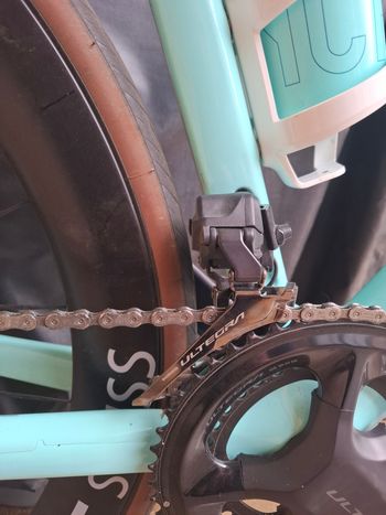 Used Bianchi Infinito ULTEGRA DI2 2025 2025 Road & Gravel — image 5 of 11