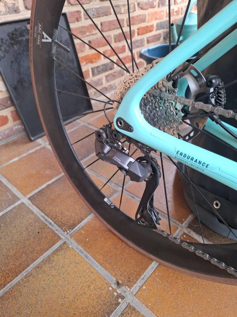 Used Bianchi Infinito ULTEGRA DI2 2025 2025 Road & Gravel — image 8 of 11