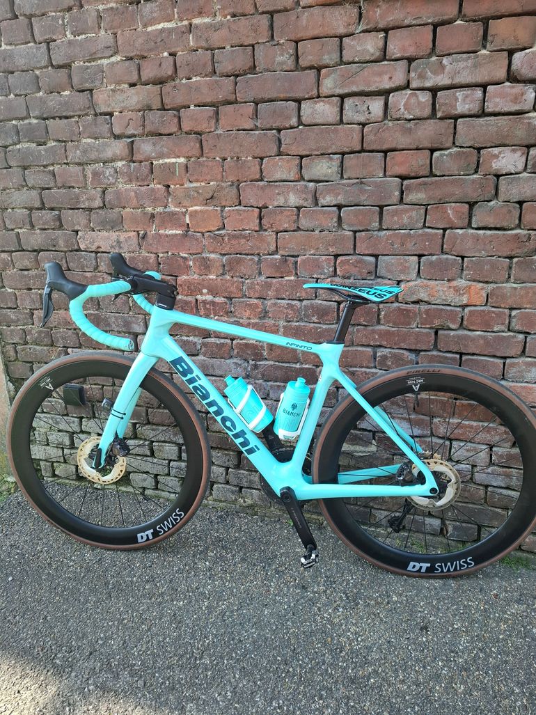 Used Bianchi Infinito ULTEGRA DI2 2025 2025 Road & Gravel — image 1 of 11