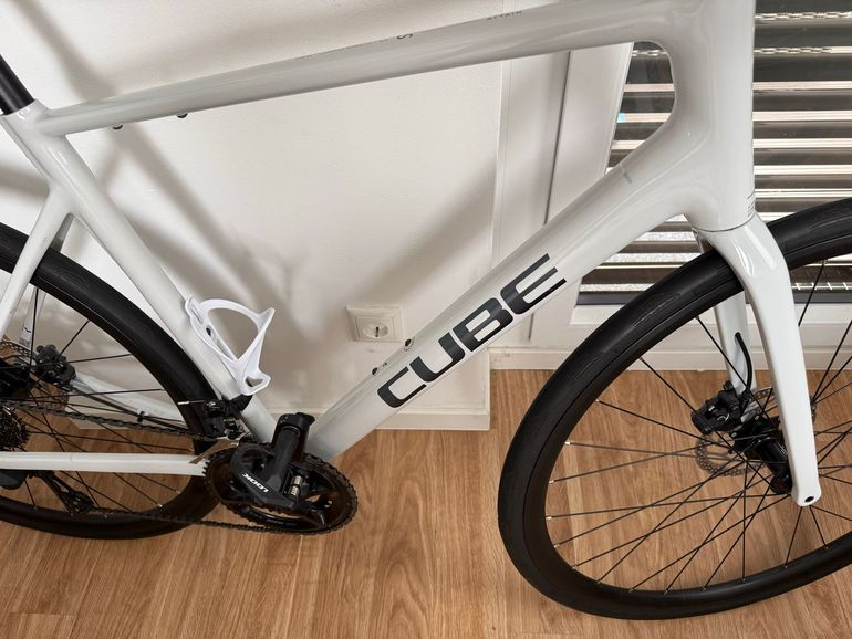 Used CUBE ATTAIN, SLX 2025 2025 Road & Gravel, Blanco — image 2 of 7