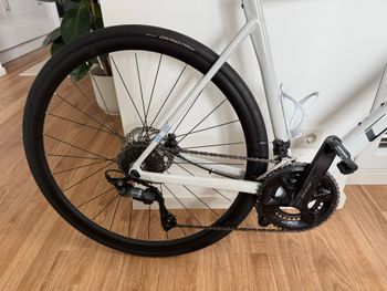 Used CUBE ATTAIN, SLX 2025 2025 Road & Gravel, Blanco — image 3 of 7