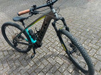 Used Trek Powerfly 5 2022 2022 Mountainbike, Hellgrau, 27.5, 29 — image 8 of 8