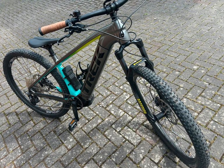 Used Trek Powerfly 5 2022 2022 Mountainbike, Hellgrau, 27.5, 29 — image 8 of 8