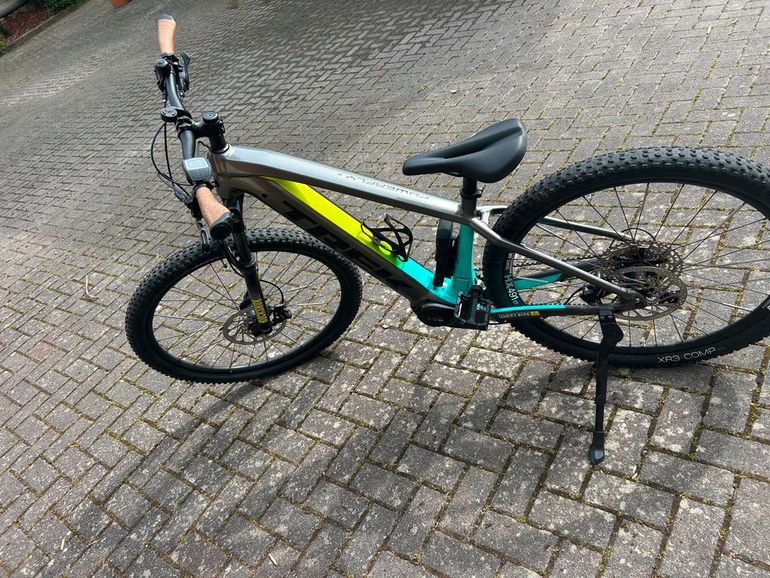 Used Trek Powerfly 5 2022 2022 Mountainbike, Hellgrau, 27.5, 29 — image 6 of 8