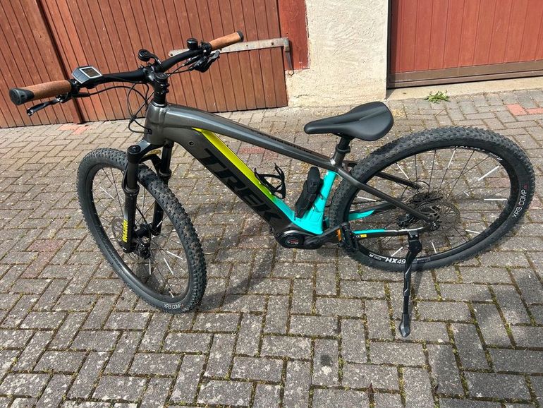 Used Trek Powerfly 5 2022 2022 Mountainbike, Hellgrau, 27.5, 29 — image 4 of 8