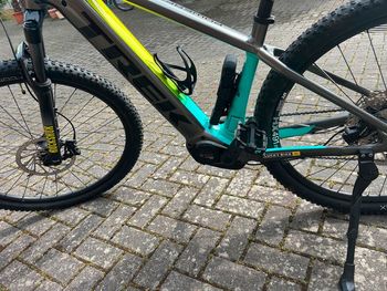 Used Trek Powerfly 5 2022 2022 Mountainbike, Hellgrau, 27.5, 29 — image 7 of 8