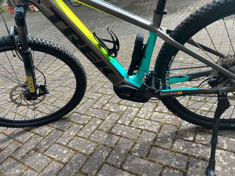 Used Trek Powerfly 5 2022 2022 Mountainbike, Hellgrau, 27.5, 29 — image 7 of 8