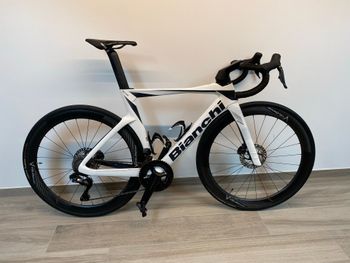 Used Bianchi Oltre Comp Ultegra Di2 2024 2024 Road & Gravel — image 9 of 27