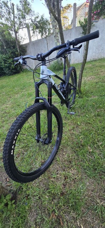 Used Mondraker RAZE 2023 2023 Mountainbike, White, 29 — image 5 of 11