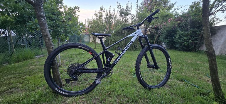 Used Mondraker RAZE 2023 2023 Mountainbike, White, 29 — image 1 of 11