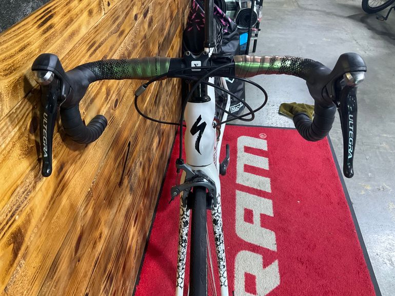 Used Specialized Amira SL4 Expert 2015 2015 Road & Gravel, White — image 5 of 6
