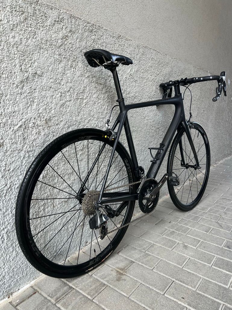 Used Scott Addict SRAM Red eTap 2019 Road & Gravel, Black — image 1 of 20