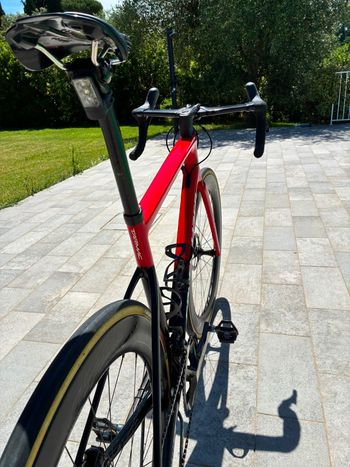 Used Specialized Tarmac SL6 Comp 2022 2022 Road & Gravel — image 2 of 15