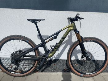 Used Canyon Neuron CF 9 SL 2024 2024 Mountainbike, Green, 27.5, 29 — image 2 of 9