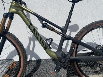 Used Canyon Neuron CF 9 SL 2024 2024 Mountainbike, Green, 27.5, 29 — image 9 of 9