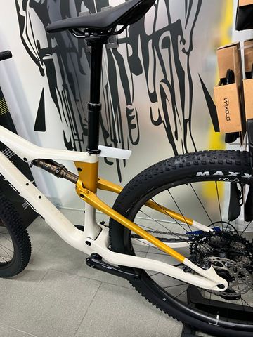 Orbea OIZ M10 2025 2025 Mountainbike usato, Bianco — immagine 7 di 7