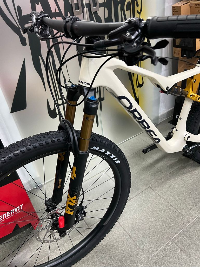 Used Orbea OIZ M10 2025 2025 Mountainbike, White — image 6 of 7