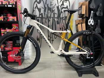 Used Orbea OIZ M10 2025 2025 Mountainbike, White — image 2 of 7