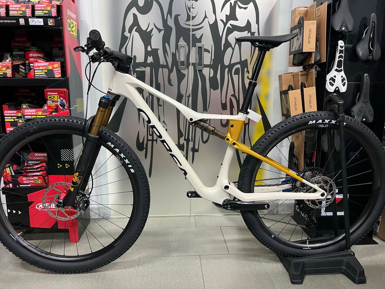 Used Orbea OIZ M10 2025 2025 Mountainbike, White — image 2 of 7