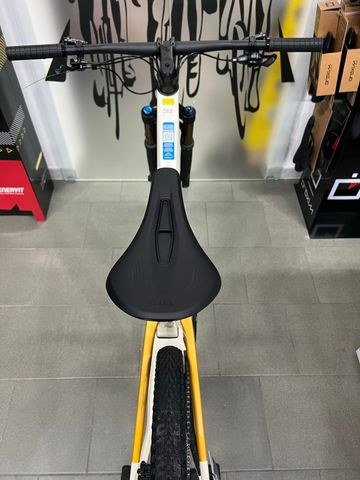 Orbea OIZ M10 2025 2025 Mountainbike usato, Bianco — immagine 4 di 7