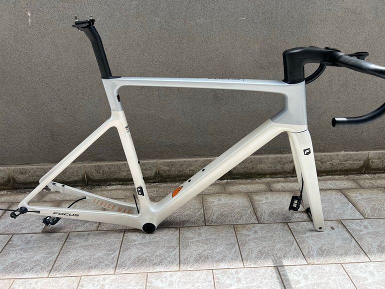 Used Focus Izalco Frameset 2025 Road & Gravel — image 1 of 5