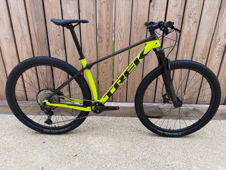 Used Trek Procaliber 9.6 2022 2022 Mountainbike, Black, 29 — image 1 of 12
