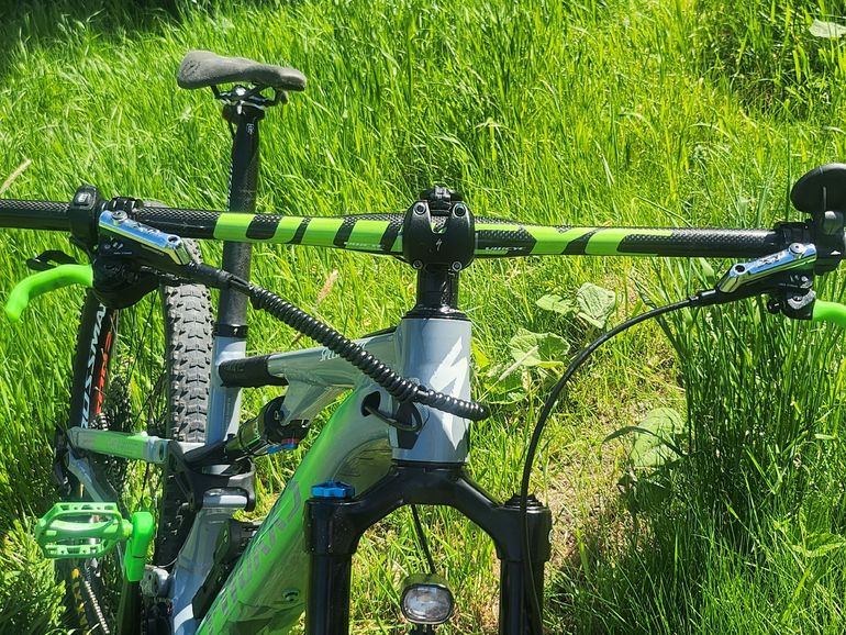 Used Specialized Turbo Levo SL Comp 2020 2020 Mountainbike, Light Gray — image 4 of 5