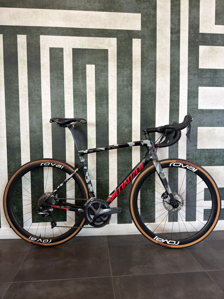 Used Specialized Men's Tarmac Disc Expert 2019 2019 Road & Gravel, Light Gray — image 1 of 5