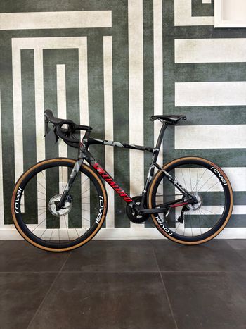 Used Specialized Men's Tarmac Disc Expert 2019 2019 Road & Gravel, Light Gray — image 3 of 5