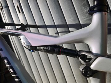 Used Lapierre XRM 6.9 2023 2023 Mountainbike, Light Gray — image 4 of 5