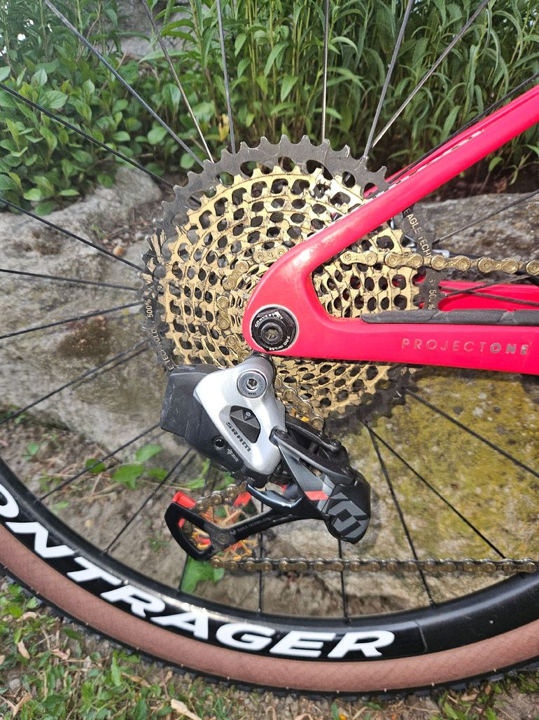 Used Trek Supercaliber SRAM XX1 Eagle AXS 2022 Road & Gravel, Rot — image 4 of 7