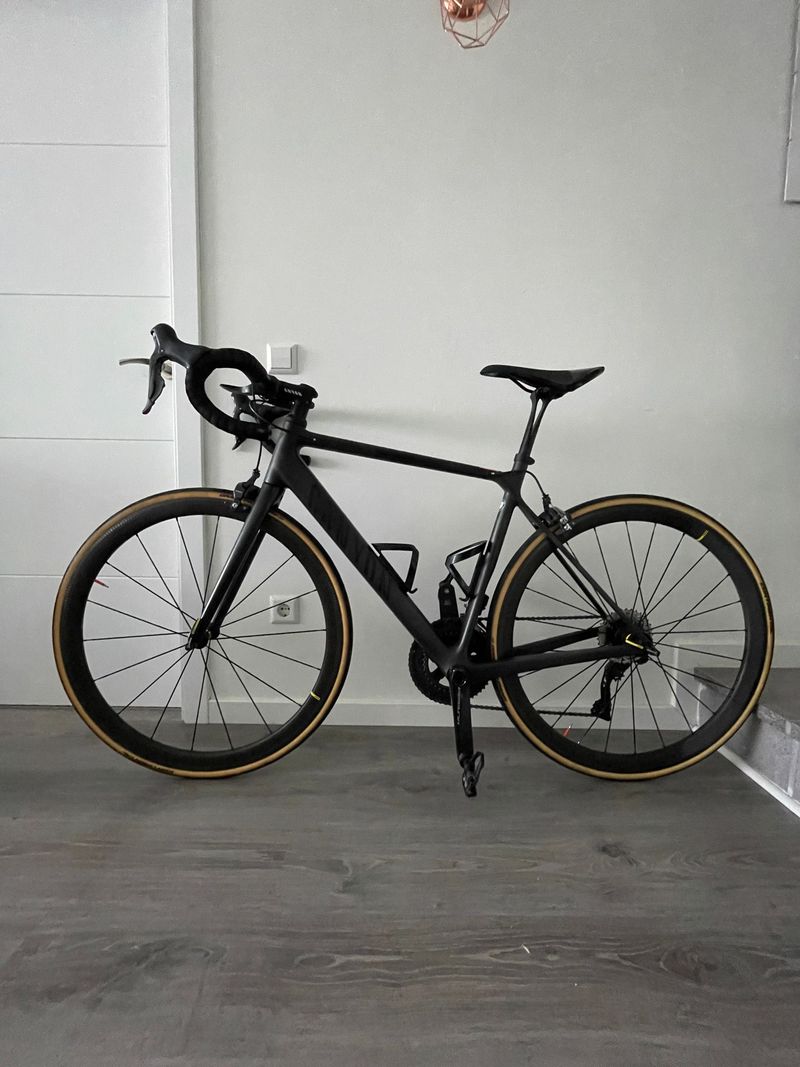 Tweedehands Canyon Endurace CF 8.0 Di2 2019 2019 Road & Gravel