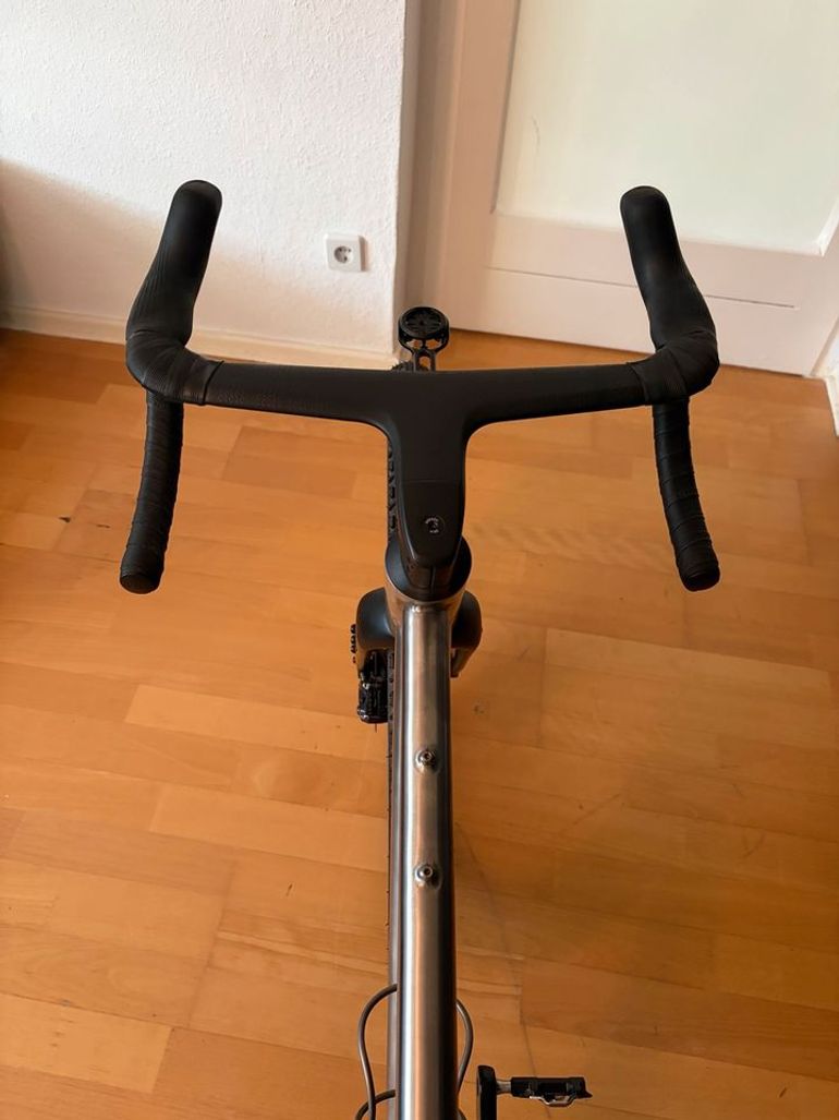 Used Custom Waltly Titanium Gravel Bike - Shimano Ultegra/GRX Di2 12s Custom Titan Waltly Gravel Rad Ultegra GRX Di2 12s 2025 Road & Gravel, Light Gray — image 8 of 11