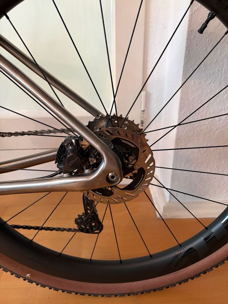 Used Custom Waltly Titanium Gravel Bike - Shimano Ultegra/GRX Di2 12s Custom Titan Waltly Gravel Rad Ultegra GRX Di2 12s 2025 Road & Gravel, Light Gray — image 7 of 11