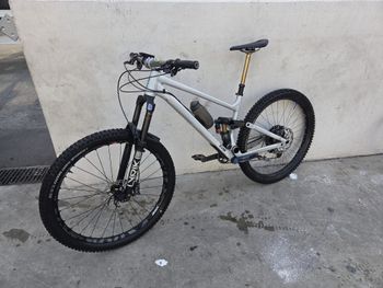 Used RAAW Jibb Shimano Deore 2023 Mountainbike, Grigio chiaro — image 4 of 4