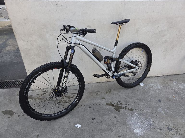 Used RAAW Jibb Shimano Deore 2023 Mountainbike, Grigio chiaro — image 4 of 4