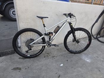 Used RAAW Jibb Shimano Deore 2023 Mountainbike, Grigio chiaro — image 3 of 4