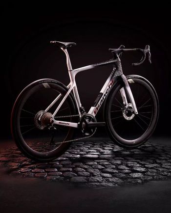 Used Bianchi Bianchi Infinito Paris-Roubaix LTD Ultegra Di2 12V 2026 Road & Gravel, White — image 3 of 5