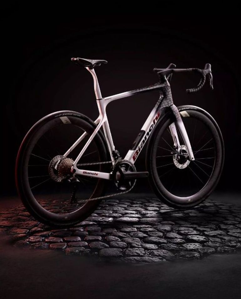 Used Bianchi Bianchi Infinito Paris-Roubaix LTD Ultegra Di2 12V 2026 Road & Gravel, White — image 3 of 5