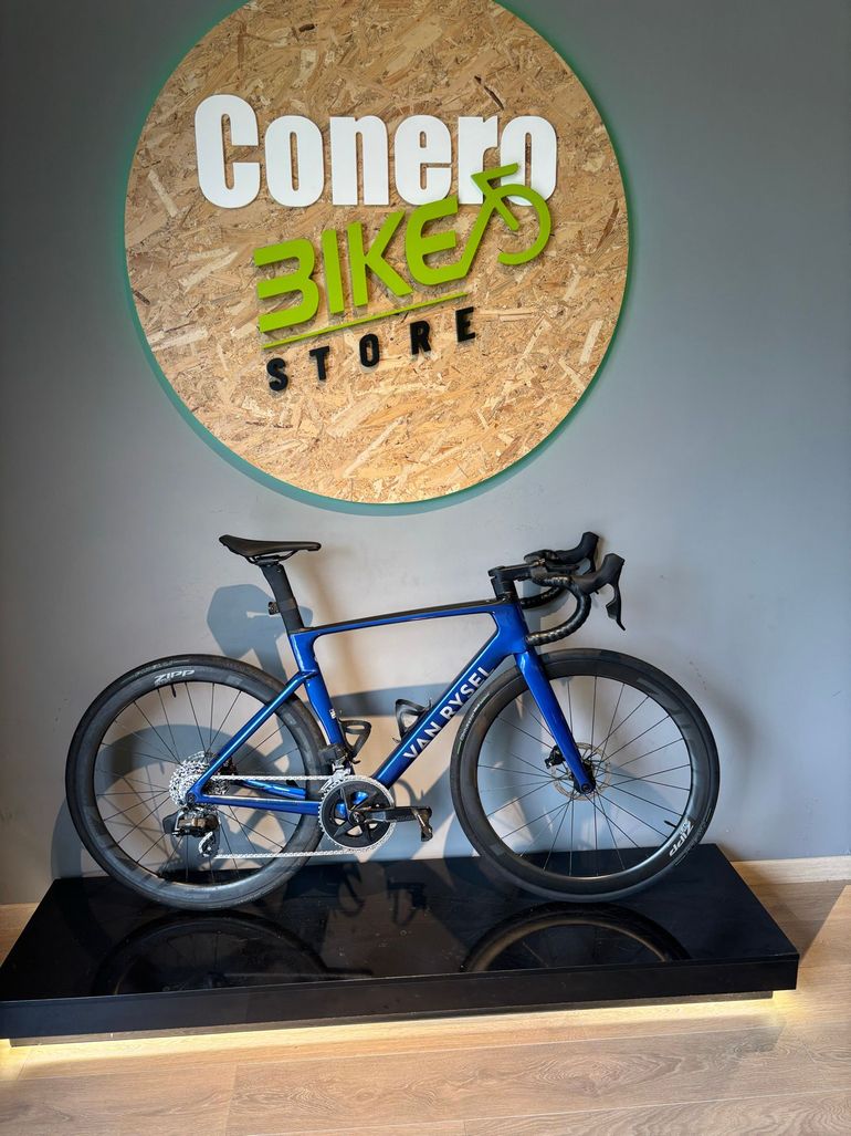 Used Van rysel RCR Pro Replica Dura Ace Di2 Decathlon AG2R Team 2024 2024 Road & Gravel — image 1 of 11