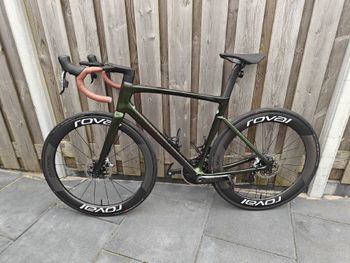 Used Specialized S-Works Tarmac SL7 - SRAM Red eTap AXS 2023 2023 Road & Gravel, Green — image 9 of 10