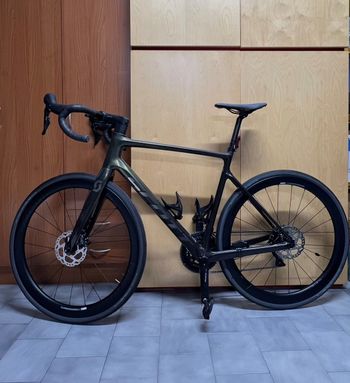 Used Scott Addict 30 2024 2024 Road & Gravel, Grün — image 2 of 3