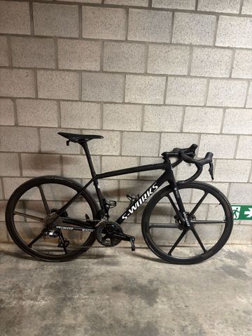Specialized Aethos Shimano 105 Di2 2023 Road & Gravel usato