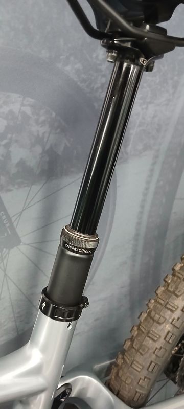 Used Specialized Enduro Shimano Deore XT 2022 Mountainbike, Light Gray, Mixed — image 7 of 11