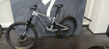 Used Specialized Enduro Shimano Deore XT 2022 Mountainbike, Light Gray, Mixed — image 2 of 11
